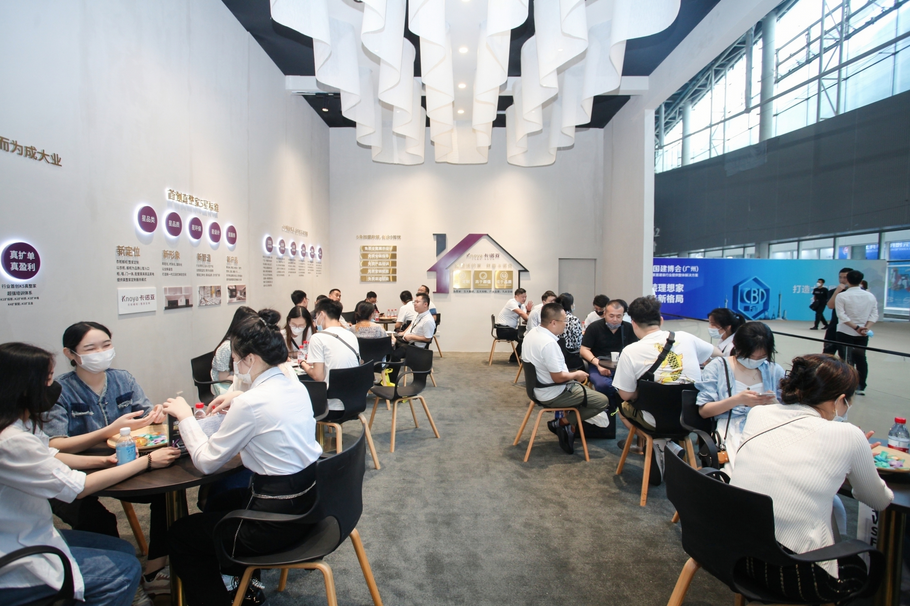 91视频免费观看新一代沉浸式体验展馆惊艳中国建博会（广州）